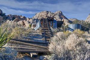 Verlassene Ausrüstung und Mine entlang der Wall Street Mill Trail im Joshua Tree National Park, Kalifornien. foto