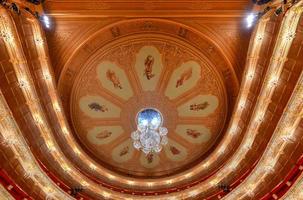 moskau, russland - 27. juni 2018 - das bolschoi-theater, ein historisches theater in moskau, russland, das ballett- und opernaufführungen veranstaltet. foto