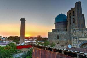 Bibi-Khanym-Moschee in Samarkand, Usbekistan. im 15. Jahrhundert war sie eine der größten und prächtigsten Moscheen der islamischen Welt. foto