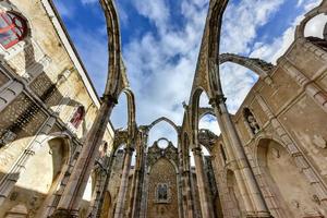 das Kloster Unserer Lieben Frau vom Berg Karmel in Lissabon, Portugal. Das mittelalterliche Kloster wurde während des Erdbebens von 1755 in Lissabon zerstört. foto