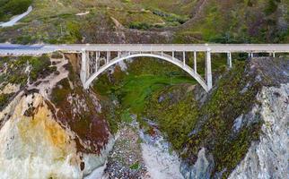 Rocky Creek Bridge, Spandrel Arch Bridge in Kalifornien, Big Sur in Monterey County, USA foto