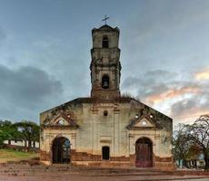 ruinen der katholischen kolonialkirche von santa ana in trinidad, kuba. foto