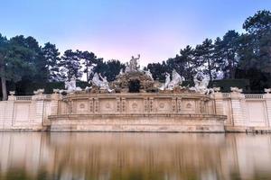 neptunbrunnen von schloss schönbrunn - wien, österreich foto