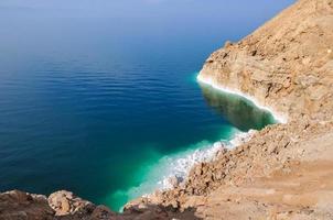 Blick auf die Küste des Toten Meeres foto