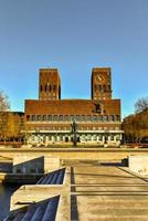 Das Rathaus von Oslo beherbergt den Stadtrat, die Stadtverwaltung sowie Kunstateliers und Galerien. foto