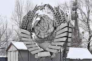 gefallener denkmalpark auch bekannt als muzeon park der kunst mit relikten der sowjetunion, moskau, russland, ca. dezember 2021 foto