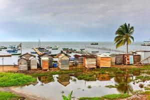Fischerboote in der nördlichen Stadt Puerto Esperanza, Kuba. foto