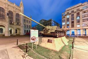 Havanna, Kuba - 8. Januar 2017 - Sowjetischer Panzer vor dem Museum der Revolution in Havanna. Der Palast war 40 Jahre lang das Hauptquartier der kubanischen Regierung. foto