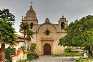 Blick auf den Innenhof der Mission San Carlos in Carmel, Kalifornien, USA foto