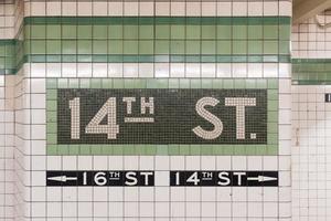 New York City - 30. Juli 2016 - U-Bahnstation 14th Street in New York. die unterirdische station wurde am 15. dezember 1940 eröffnet. foto