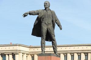 moskauer platz in sankt petersburg mit einem denkmal für lenin, dem wichtigsten revolutionären russland, 2022 foto