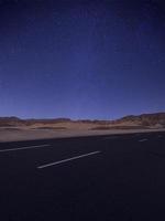 Vollmond auf dem Weg zu den Bergen von Sharm el Sheikh foto