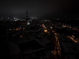 Nachtansicht der Altstadt von Riga im Winter foto