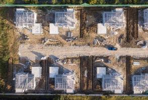 luftaufnahme der im bau befindlichen vorstadtsiedlungsentwicklung für das planungskonzept der wohnwirtschaft foto