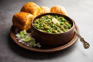 Hariyali Green Pav Bhaji ist eine Variation eines traditionellen Pav Bhaji aus Blattgemüse foto