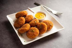 macher chop - Fischkotelett im bengalischen Stil oder Pakora, ein beliebter Festival-Snack aus Westbengalen foto