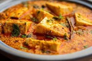 Paneer Khus Khus Curry oder Hüttenkäse Posto Masala aus Mohn, indisches Rezept foto