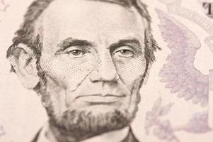 Makro von Lincoln mit fünf Dollarscheinen foto