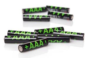 Haufen von AAA-Batterien foto