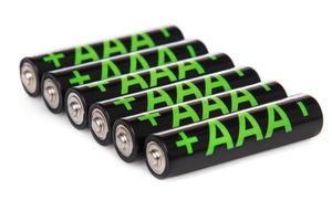 Haufen von AAA-Batterien foto