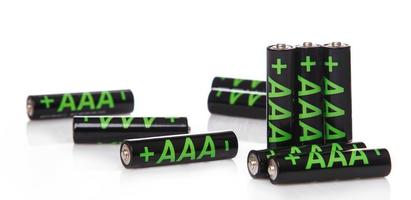 Haufen von AAA-Batterien foto