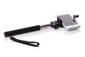 Smartphone auf einem Selfie-Stick foto