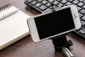 Blogger-Arbeitsplatz mit Telefongerät foto
