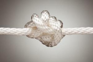 Knoten aus Nylonseil foto