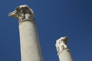 Säulen in der antiken Stadt Perge in Antalya, Türkei foto