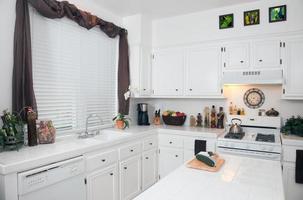 weiße moderne Küche foto