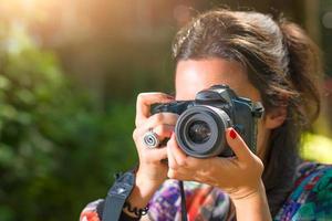 Mädchen Fotograf Linsensystem zum Fotografieren foto