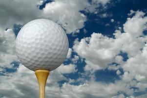 Golfball und Tee foto