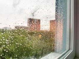 Tropfen auf Fenster, Regenspray foto