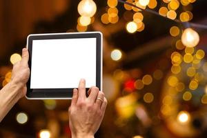 digitaler tablet-computer mit isoliertem bildschirm weihnachten foto