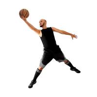 Mann spielt Basketball auf weißem Hintergrund foto