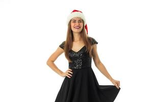 Porträt eines glücklichen, attraktiven Mädchens mit Weihnachtsmütze foto