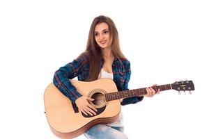 Mädchen mit Gitarre in den Händen foto