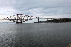 Blick auf die vierte Brücke foto