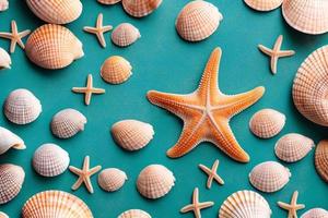 schöner tropischer strand mit blauem ozean. weißer Sand tropisches Paradies Strand Hintergrund Sommerurlaub Konzept. foto