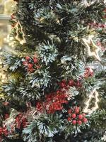 weihnachten und frohes neues jahr am weihnachtsbaum foto