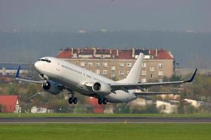 Flugzeug in der Luft foto