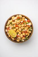 indisches straßenfrühstück chana chaat auch bekannt als chana masala, chola chana chaat foto