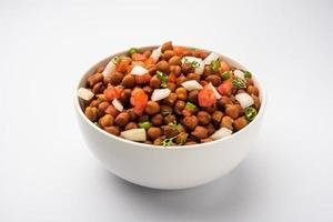 indisches straßenfrühstück chana chaat auch bekannt als chana masala, chola chana chaat foto