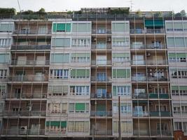 moderne architektur in der via marconi straße in bologna foto