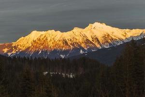 blick vom kleinwalsertal auf kanzelwand und fellhorn foto