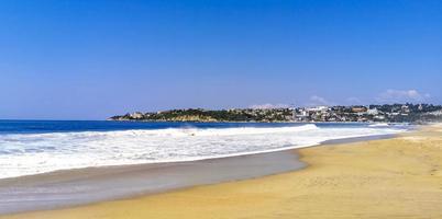 extrem riesige große surferwellen zicatela beach puerto escondido mexiko. foto