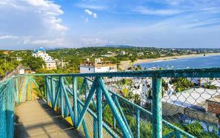 Fußgängerbrücke Überführung Passerelle Gehweg Skyway in Puerto Escondido Mexiko. foto