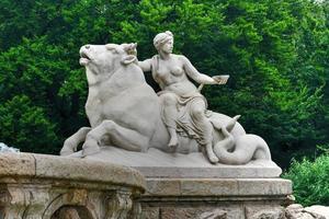 der berühmte wittelsbacher brunnen, erbaut 1895, lenbachplatz, münchen, oberbayern, deutschland. foto