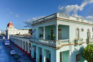 Cienfuegos, Kuba - 11. Januar 2017 - Gouverneurspalast entlang der Plaza de Armas in Cienfuegos, Kuba. foto