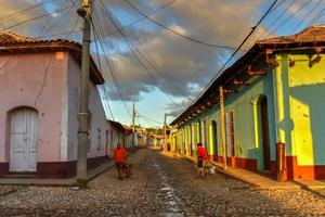 trinidad, kuba - 12. jan 2017 - bunte traditionelle häuser in der kolonialstadt trinidad in kuba, ein unesco-weltkulturerbe. foto